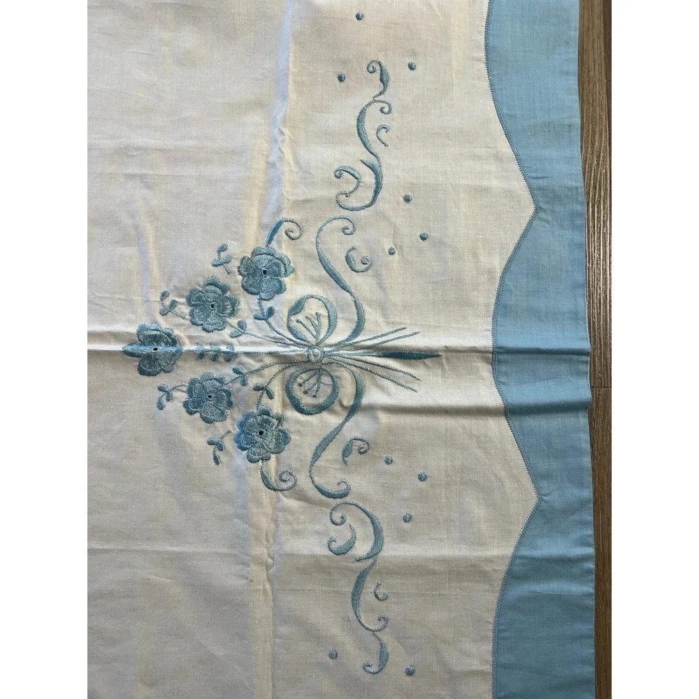 Vintage Floral Embroidered Tablecloth 42x34